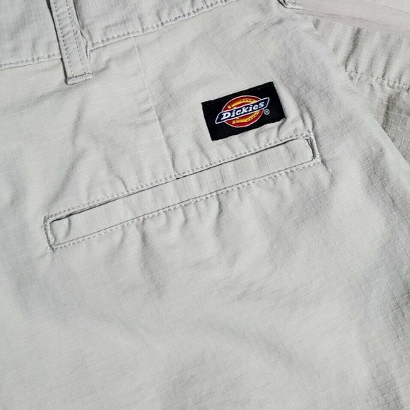 DICKIES Shorts Khaki Relaxed fit Cargo mens Size 36 Read Description - Picture 4 of 9